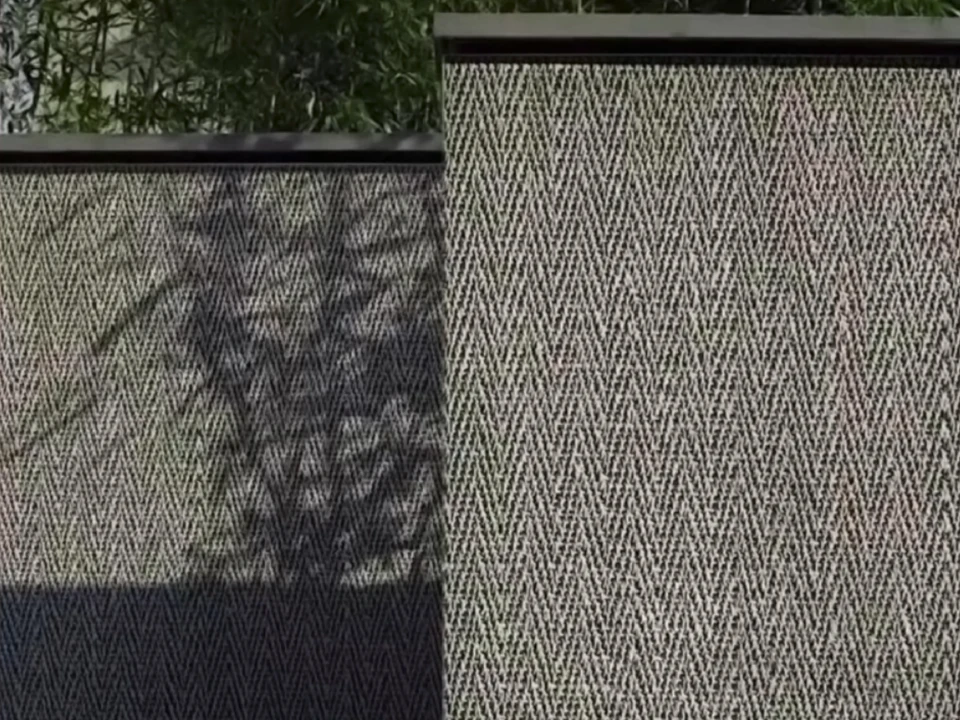 soutis-decco-flexible-wall-panel-weaving-grey-display.webp