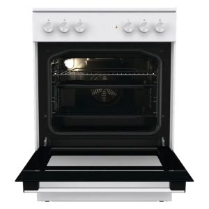 Ανοιχτός φούρνος 71 λίτρων της Gorenje GEC6A41WC με ορατά ταψιά και σχάρα.